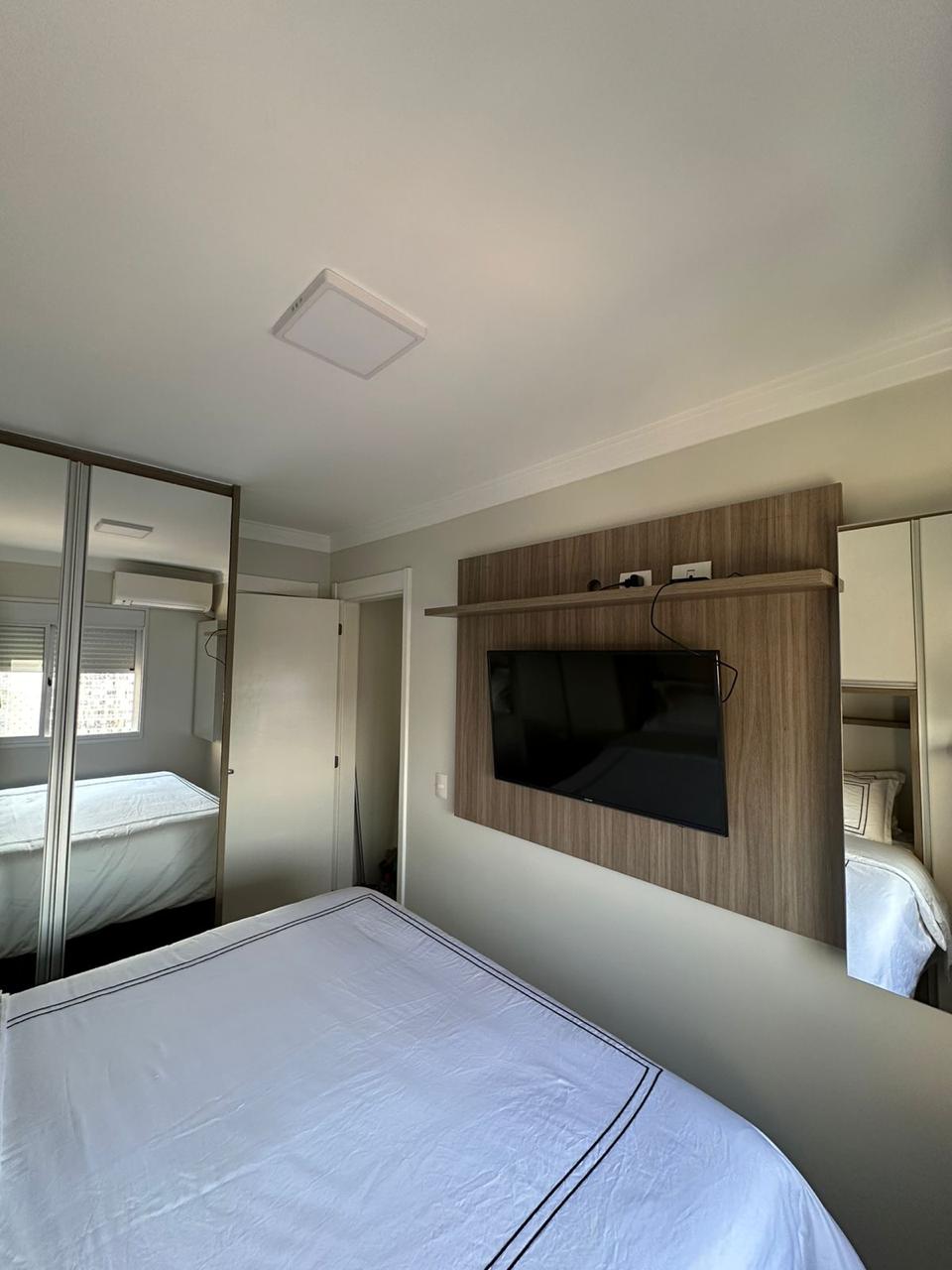 Apartamento - 70m², 2 quartos sendo 1 suíte e 1 vaga